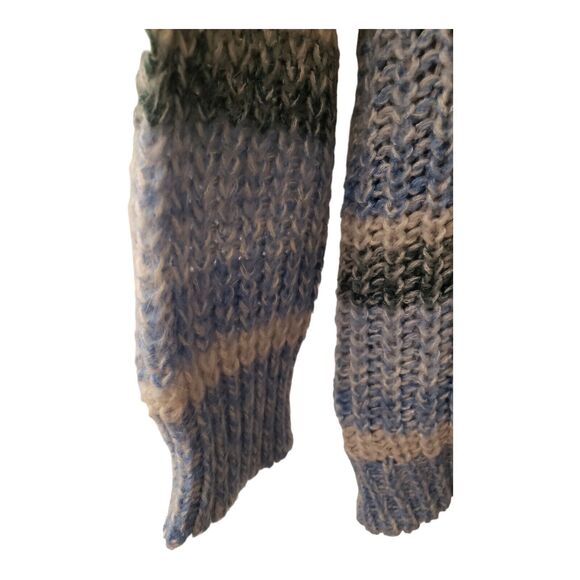 American Eagle Women's Fuzzy Blue Striped Sweater Oversized Knit Small - Picture 3 of 9